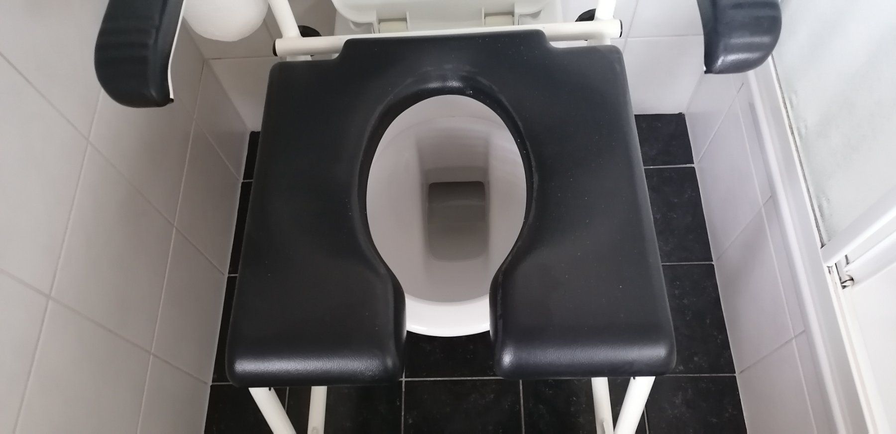 Chaises: Hygienestuhl Dusch-oder Nachtstuhl – D'occasion à Schwarzenegg par musi09 4