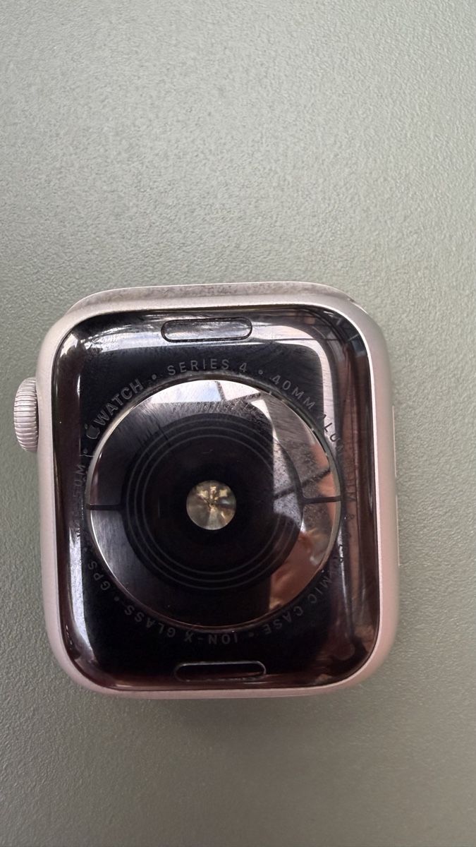 Apple Smartwatch: Apple Watch Series 4 Aluminium 40mm – Gebraucht aus Volketswil von PhilipKa 2