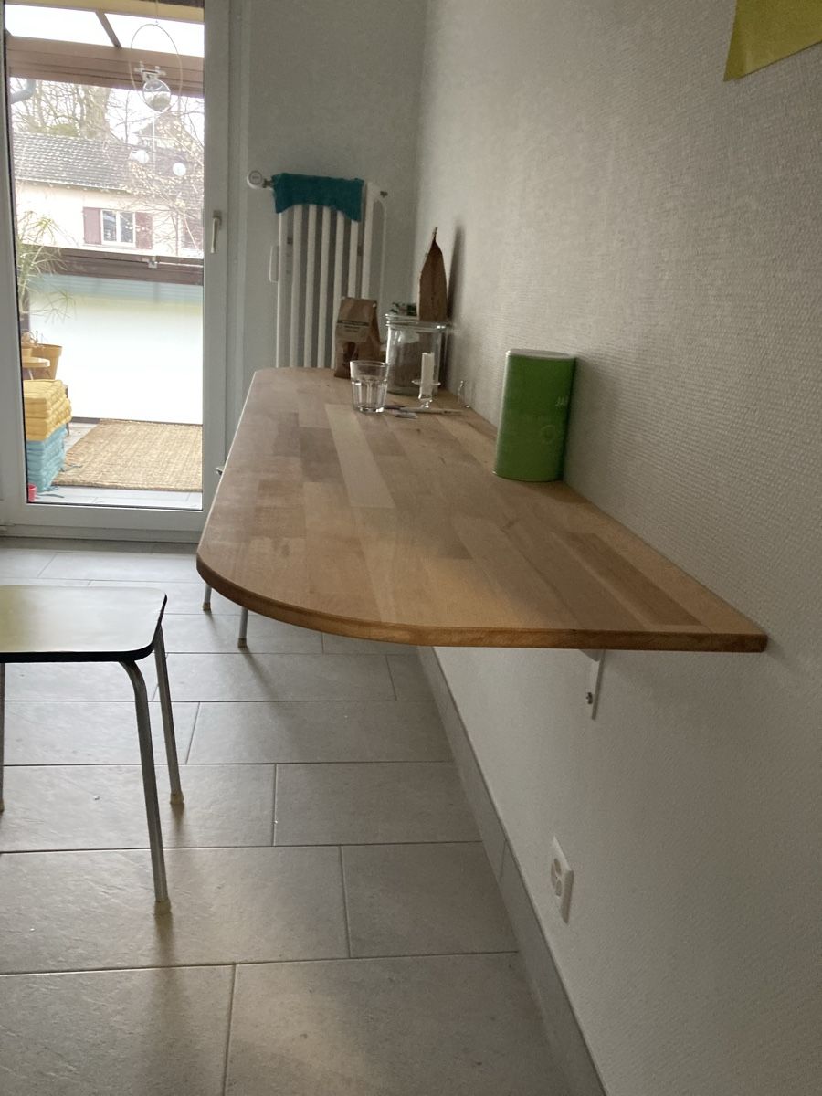 Tische: Stehtisch aus Holz ohne Stühle – Gebraucht aus Riehen von Salisari 1