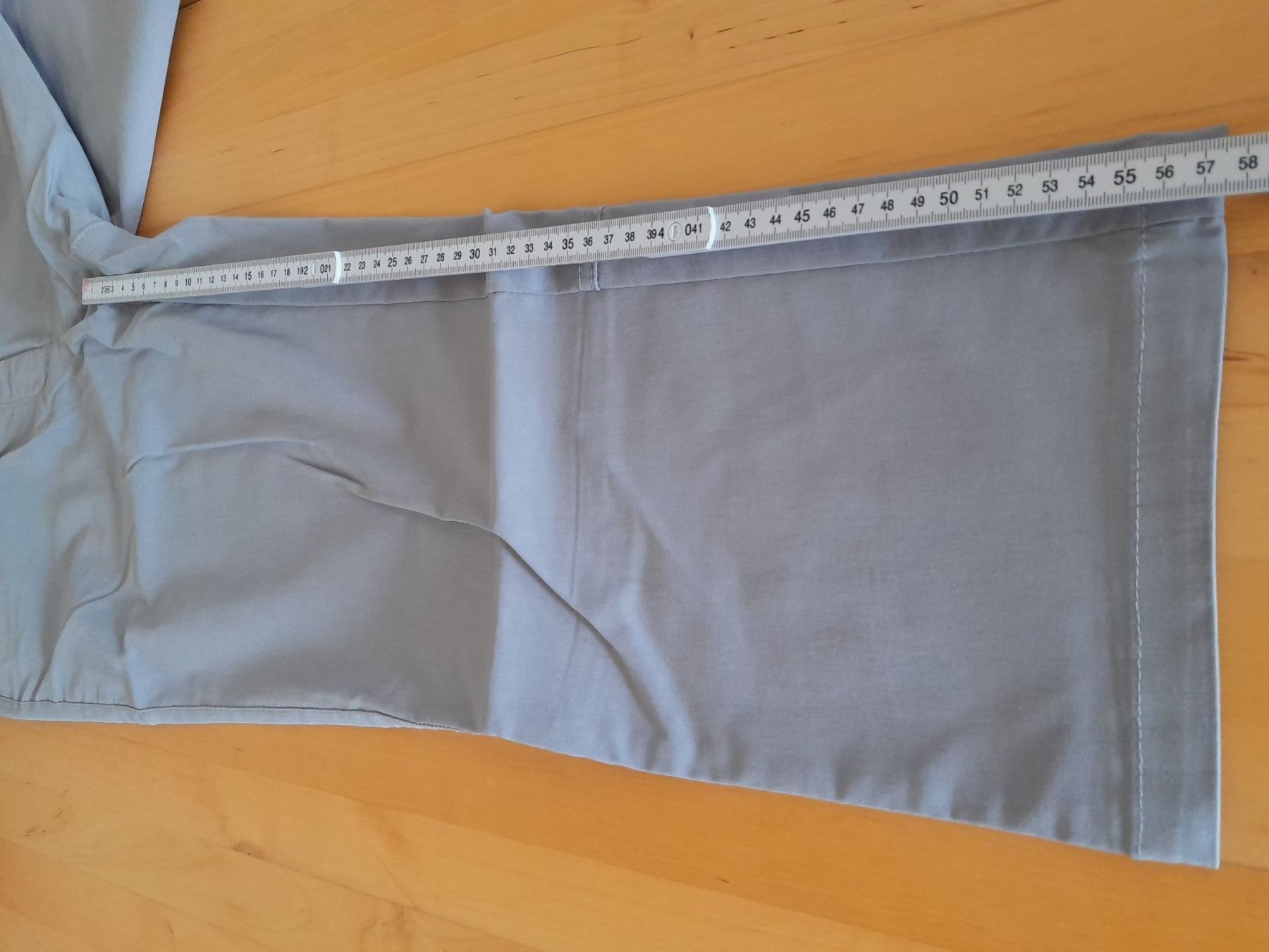 Pantaloni: Pantalon 3/4 gris neuf 42 – Nuovo e nell'imballaggio originale da Charmey (Gruyère) venduto da Laulau.sansan 5