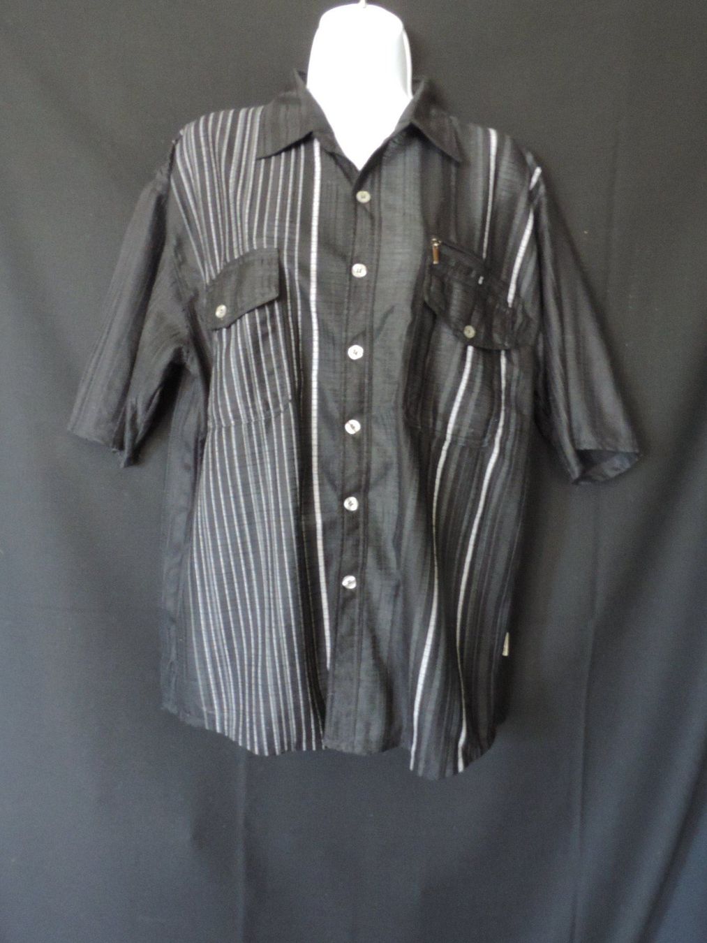 Hemden: t-shirt léger noir à rayures grises et blanches – Gebraucht aus Genève von Axelle333 3