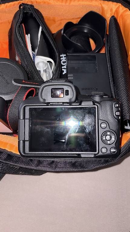 Appareil photo: Canon EOS R50 mit Objektiv – D'occasion à Niederuzwil par koz_s822