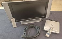 Philips Fernseher mit DVD Player und Fernbedienungen