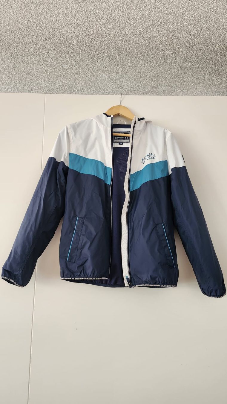 Giacche & Cappotti: Windjacke Hervorragender Zustand! kinder Grösse – Usato da Kehrsatz venduto da Mariana.75