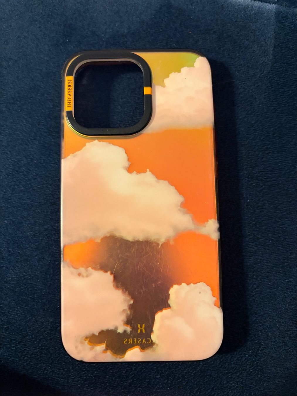 Apple Covers & Schutzfolien: Handyhülle iPhone 13 Pro, Hiker Case mit Wolken-Design – Gebraucht aus Glattpark (Opfikon) von Sid8787