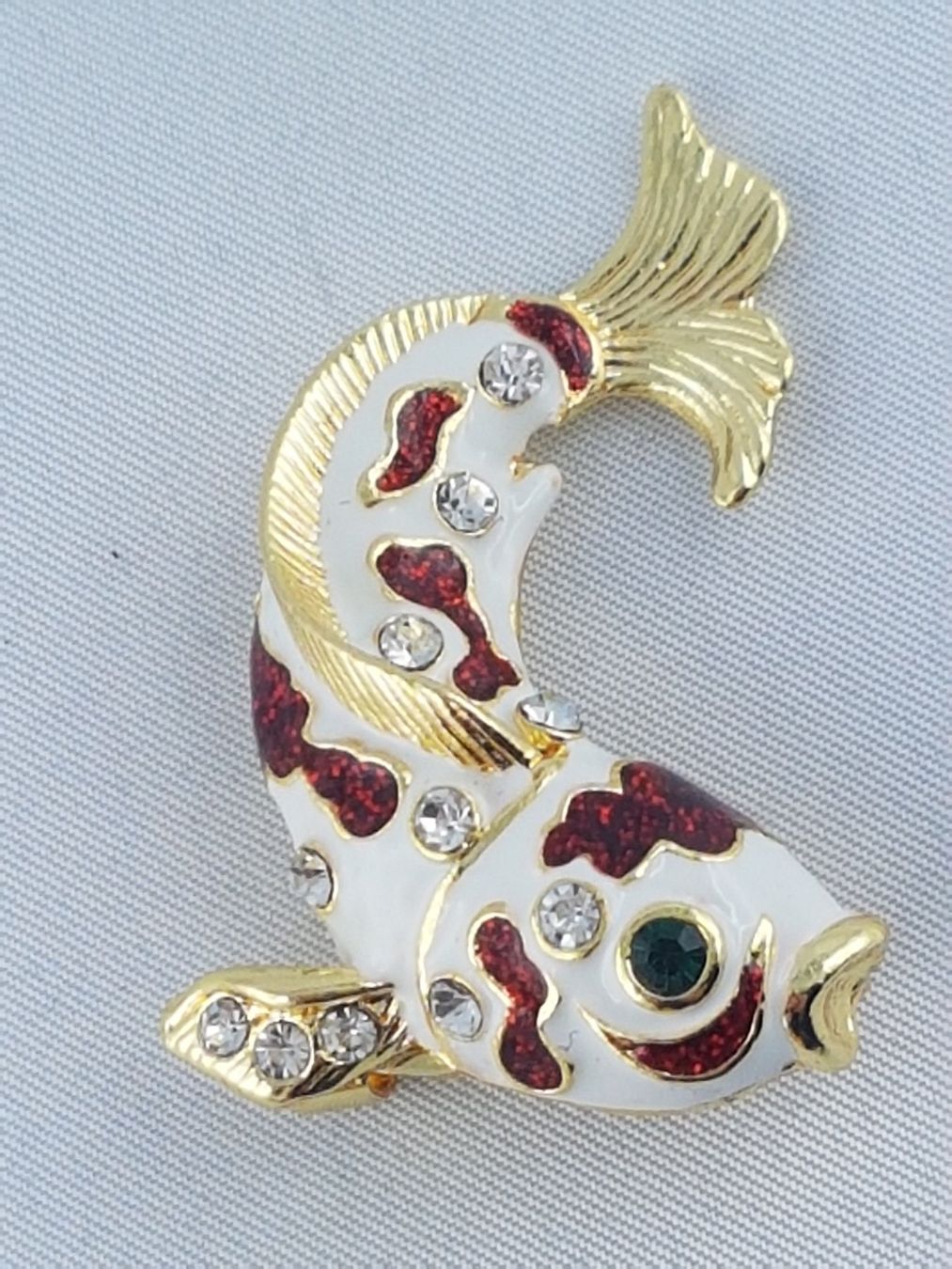 Spille & Fermagli: Edle - FISCH - Brosche mit Strass-Steinen - Goldfarbig – Nuovo e nell'imballaggio originale da Grenchen venduto da Yamahwildstar16 1