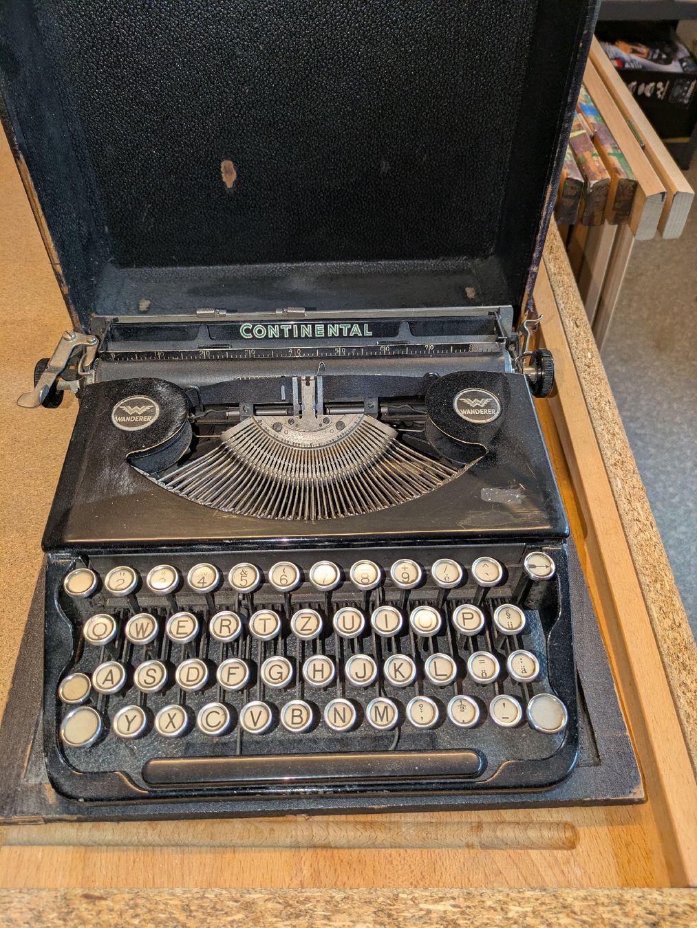 Continental Macchine da scrivere: Retro Schreibmaschine  – Usato da Interlaken venduto da stalfran