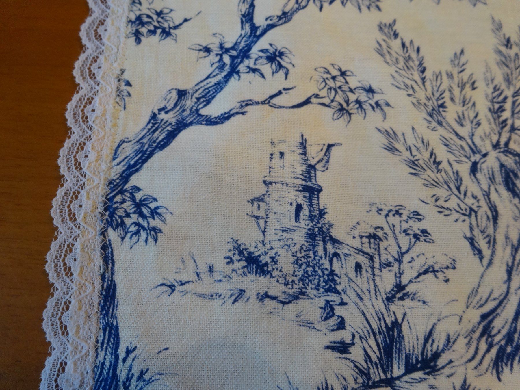 Toutes les décorations: Napperon coton imprimé + dentelle – Neuf avec emballage d'origine à Biel/Bienne par milamila02 3