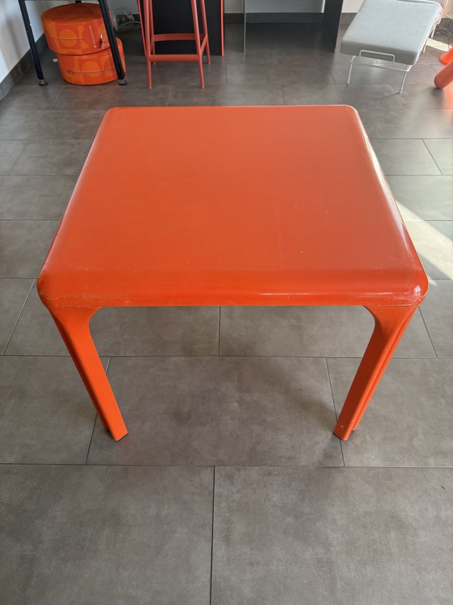 Tavoli: Table STADIO 80 Vico magistretti – Usato da Cormondrèche venduto da Mobilier.Design 2