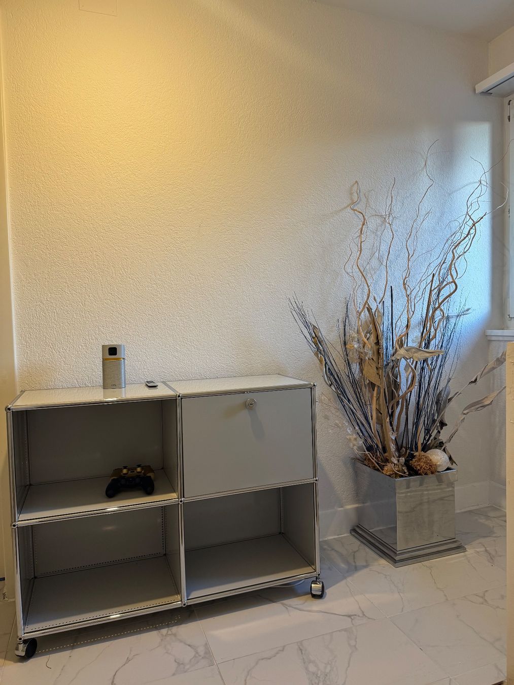 USM Cassettiere: Usm  Herzige Sideboard. Lieferung gratis – Usato da Thun venduto da altstadt-thun