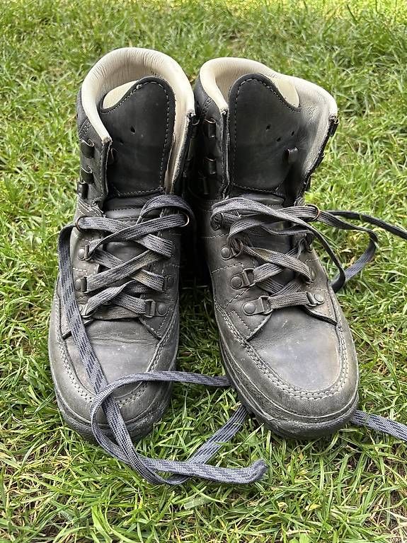 Lowa Scarpe da donna: Neuwertige LOWA Wanderstiefel – Usato da Menziken venduto da SabrinaMarinaSilva 1