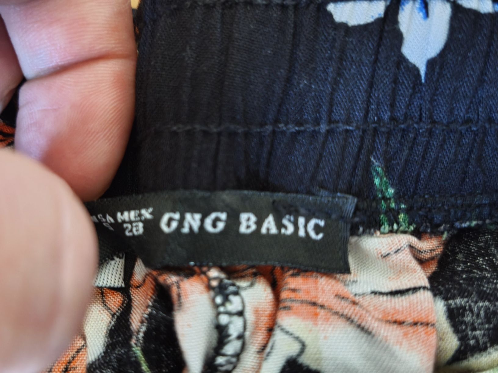 Pantaloni: Shorts GNG Basic Blumenmuster schwarz Grösse S neuwertig – Nuovo (secondo la descrizione) da KRIENS venduto da Franzy_Blond10 2