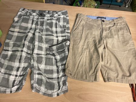 2 H&M Shorts, Gr. 152