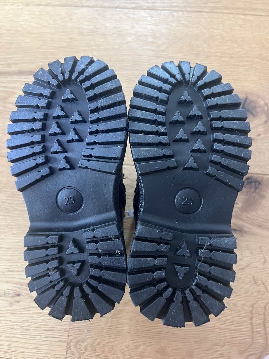 Scarpe per ragazzi: Kinder Stiefel schwarz Grösse 23 mit Schleife – Usato da Breitenbach venduto da Saskia.Betschart 2