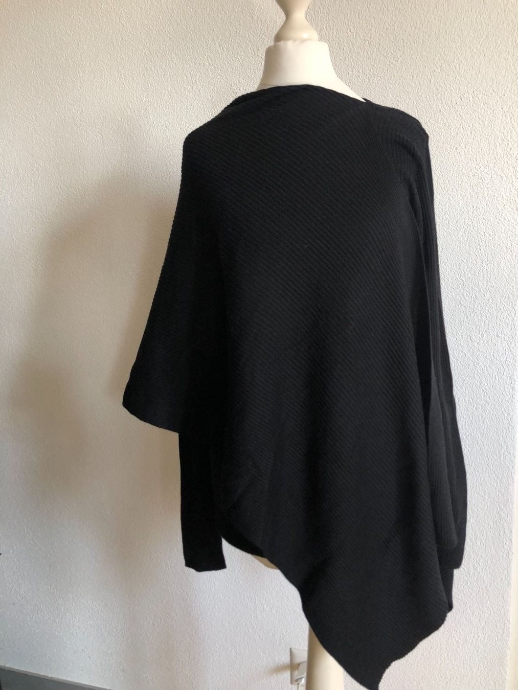 Maglioni & Felpe: Ausgefallener Damenpullover in Gr. 38 – Nuovo (secondo la descrizione) da Luzern venduto da mhbob 1