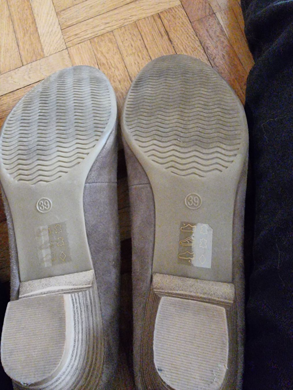 Scarpe da donna: Escarpins cuir beige/gris 39 – Usato da Veyrier venduto da Leilazizou 5