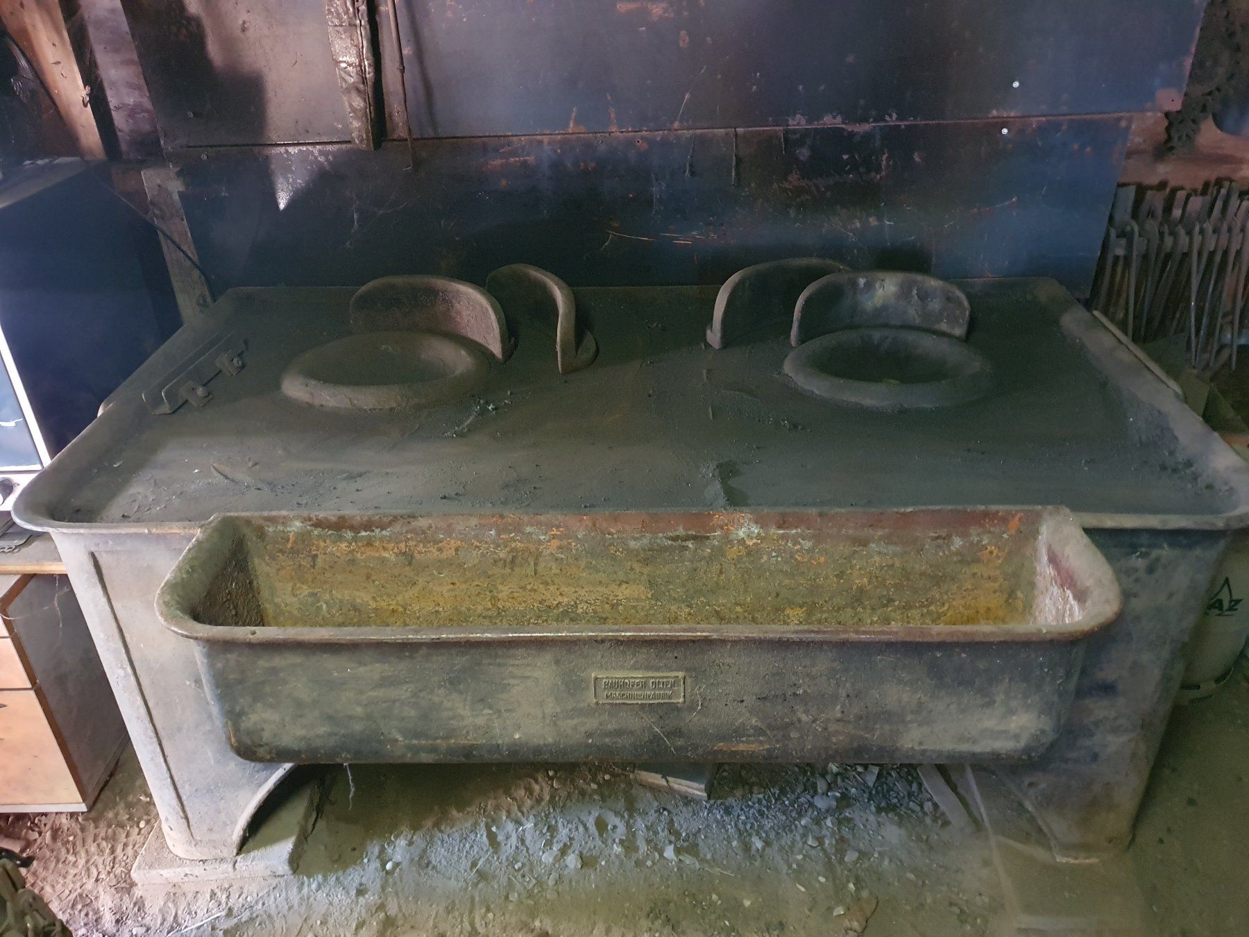 Swiss Alle Werkzeuge: Forge ancienne avec hotte – Gebraucht aus Aïre von hand-made