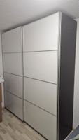 Schwebetürenschrank Weiss/Anthrazit H 2.36/ B 2.00/ T 60 cm.