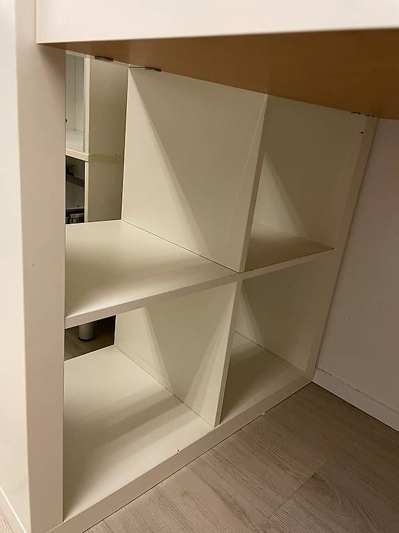 Ikea Scrivanie: Bürotisch mit integriertem Regal und Regalfach – Usato da Wädenswil venduto da lei_mh9s 3