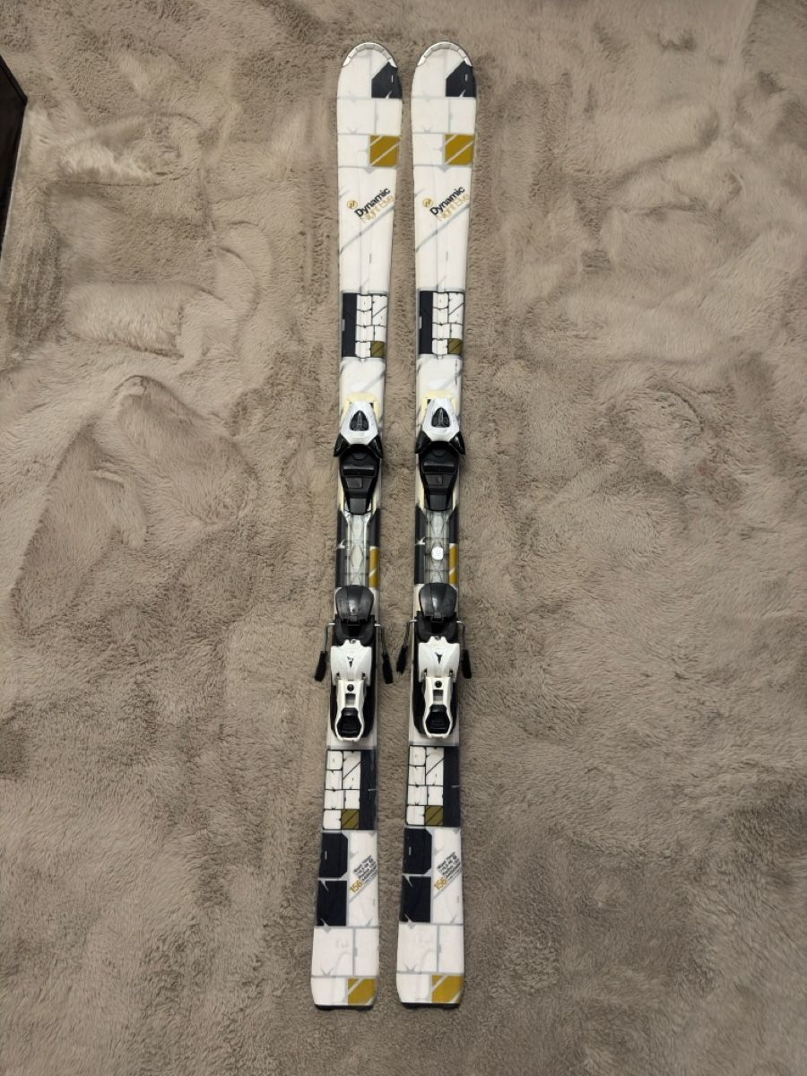 Atomic Sci: Dynamic Night Elve Ski 156cm Atomic Bindung Top Zustand! – Usato da Dietlikon venduto da Ajan.001