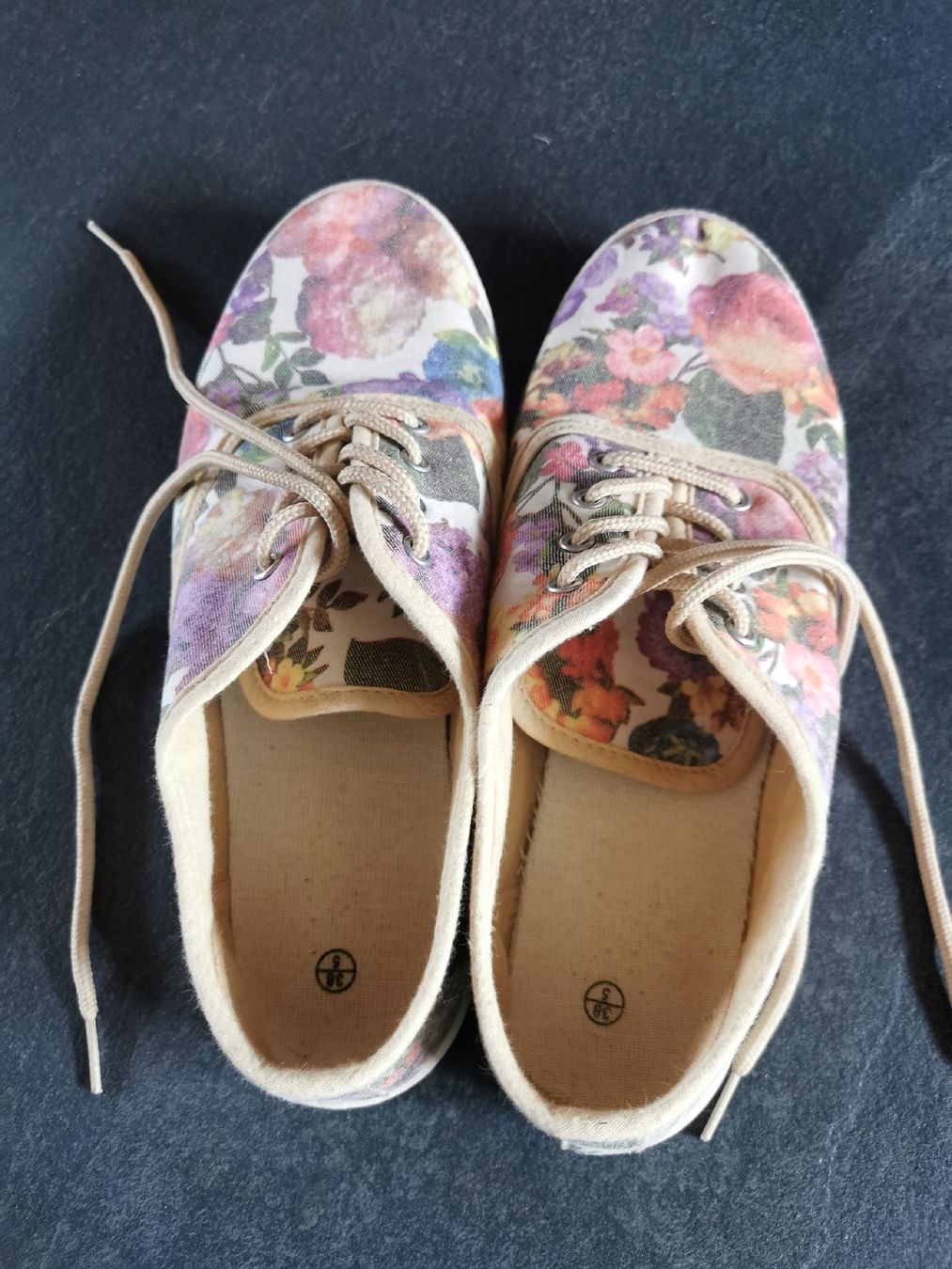 Scarpe da donna: Blumen Sneaker, Stoffschuhe, Gr. 38.5 – Usato da Obergerlafingen venduto da Sigus 1