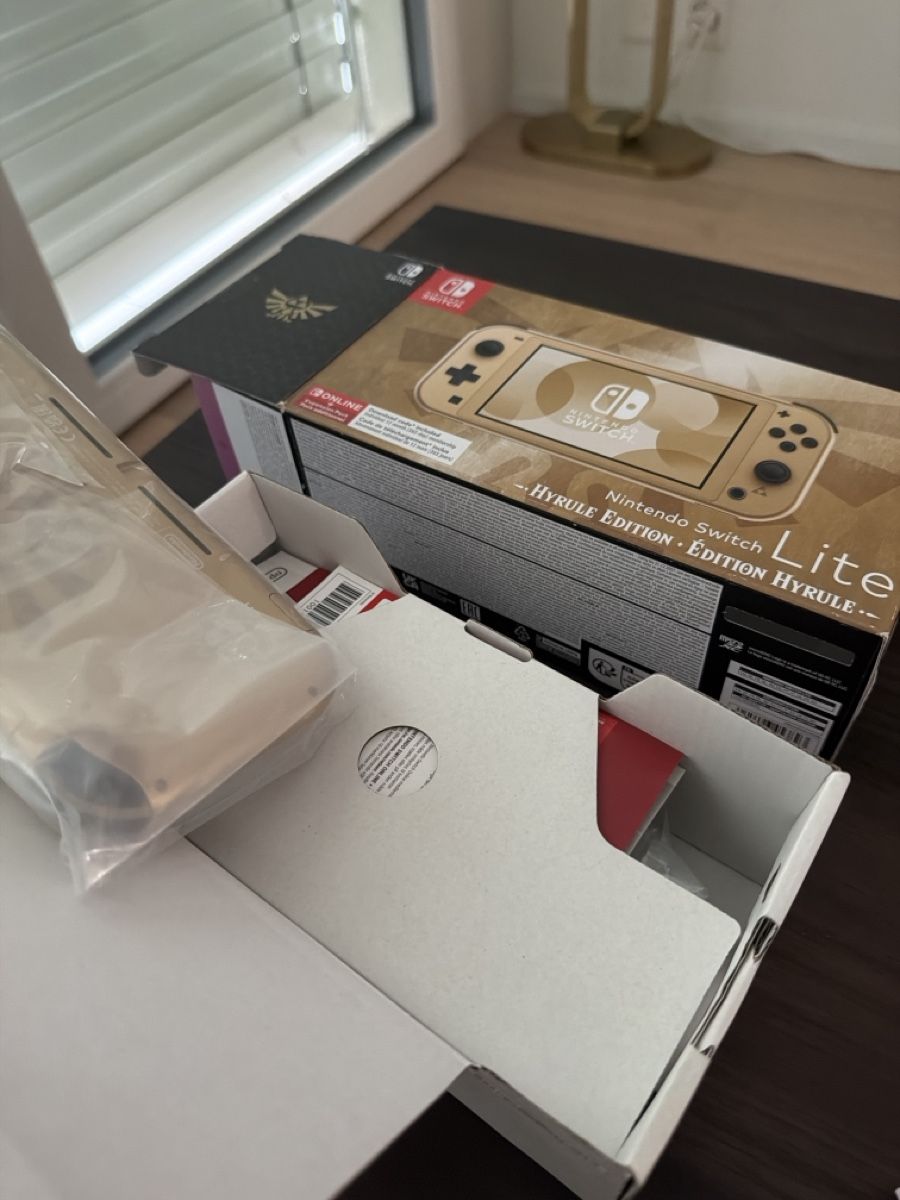 Nintendo Console: Nintendo Switch Lite Hyrule Edition gold new – Nuovo (secondo la descrizione) da Zug venduto da fre_w72x 4