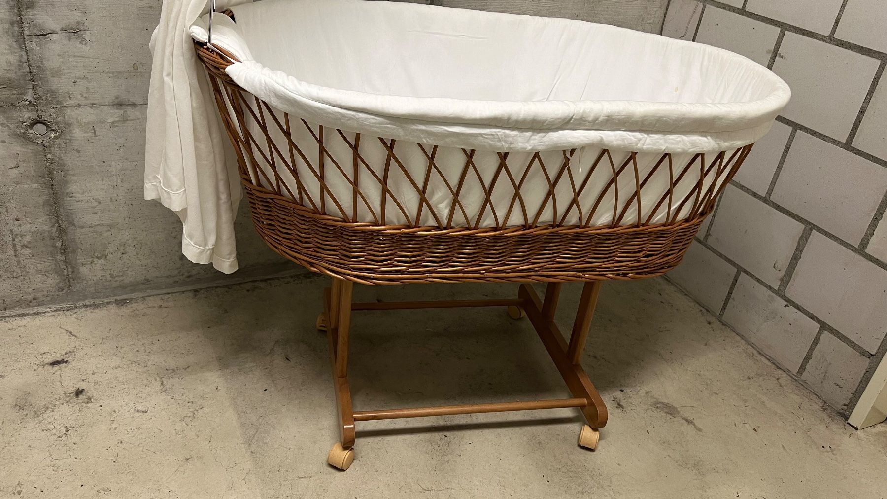 Wiegen & Stubenwagen: Stubenwagen Maxi Hochbett Baby 86x46cm – Gebraucht aus Allschwil von chris.cox 2