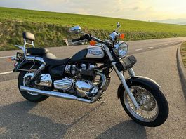 Wunderschöne Triumph Bonneville America mit viel Zubehör