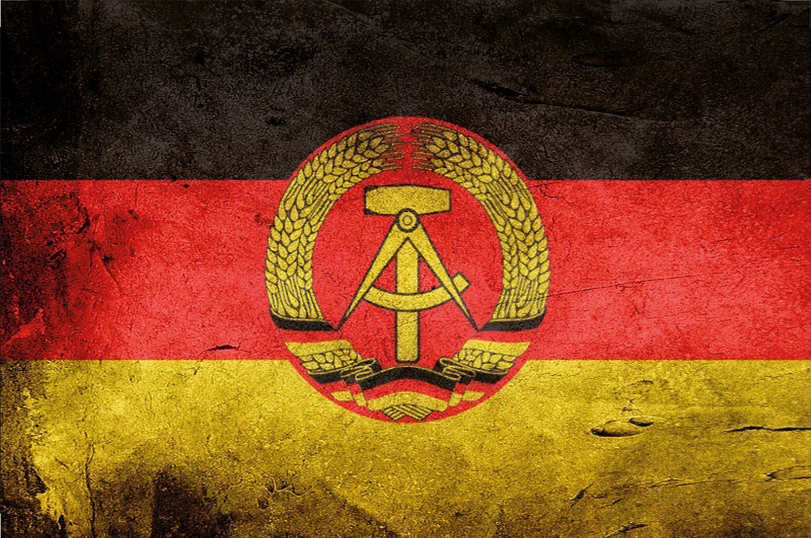 Insegne: Blechschild-LÄNDERFLAGGE DDR – Nuovo e nell'imballaggio originale da Rupperswil venduto da big-one-sale