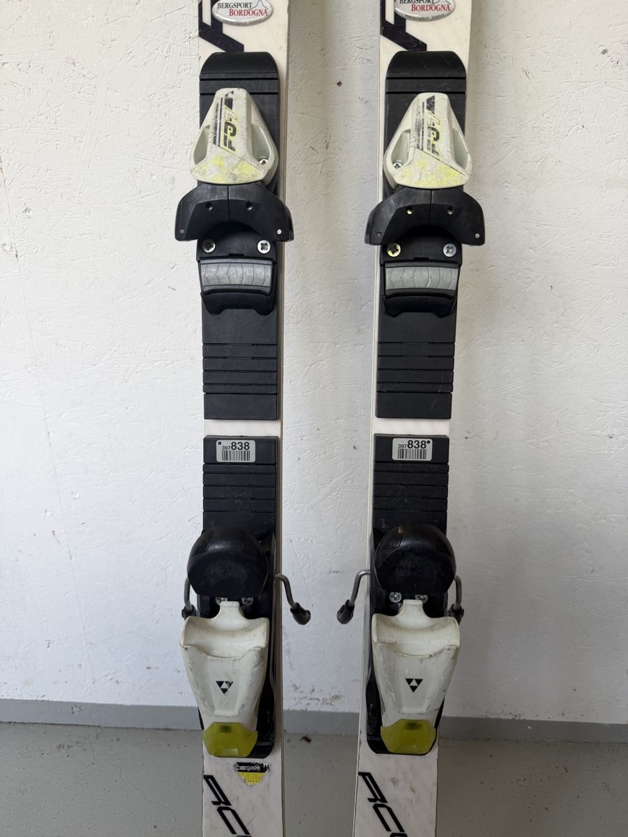 Fischer Sci: Fischer RC4 Worldcup GS 140 cm mit Bindung – Usato da Gurmels venduto da SwissShop21 2