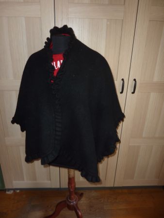 cape en laine réversible noir et rouge taille unique  femme