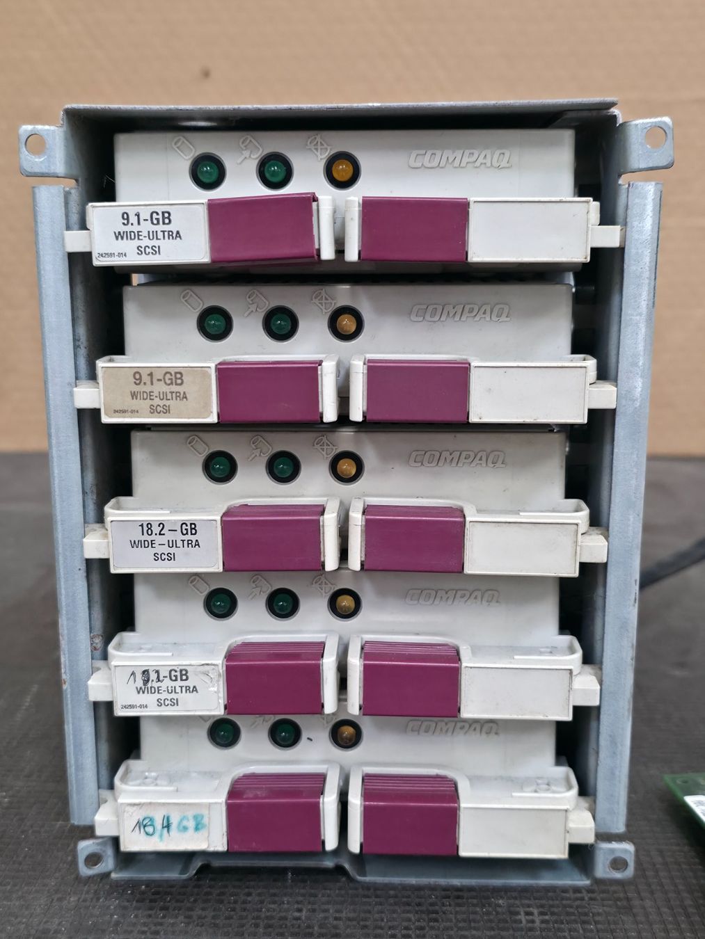 PC: Compaq SCSI Festplatten Gehäuse & Adaptec Karten? – Difettoso da Dietlikon venduto da litisop 1