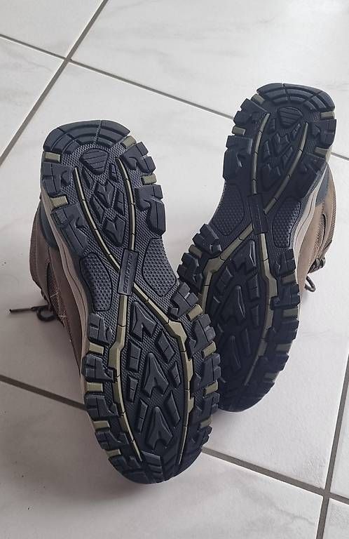 Skechers Chaussures hommes: Wanderschuhe - Grösse 44 - NEU – Neuf avec emballage d'origine à Emmetten par Tom-Wonne 2