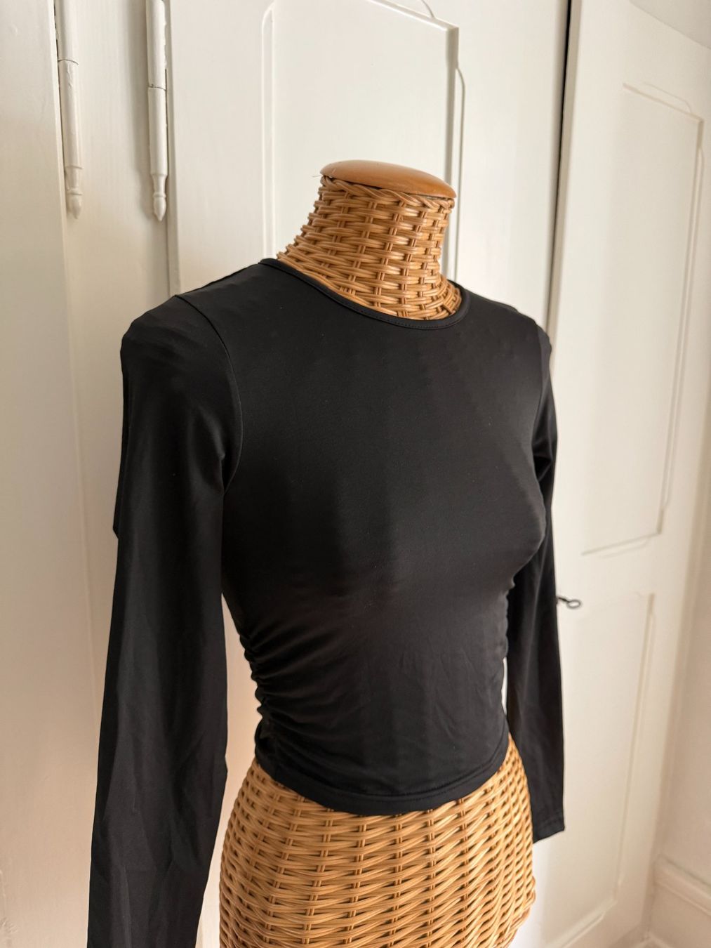 Shein T-shirts: Langarmshirt schwarz gerafft 36 – D'occasion à Zürich par Diazaio 1