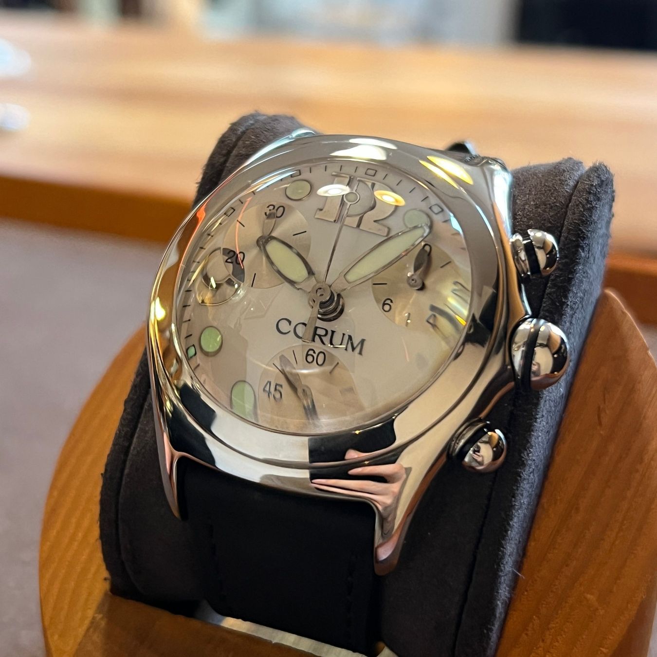 Corum Uhren: Corum Bubble Quartz Chronograph Silver Dial 396.250.20 – Gebraucht aus Carouge GE von Watchaser 2