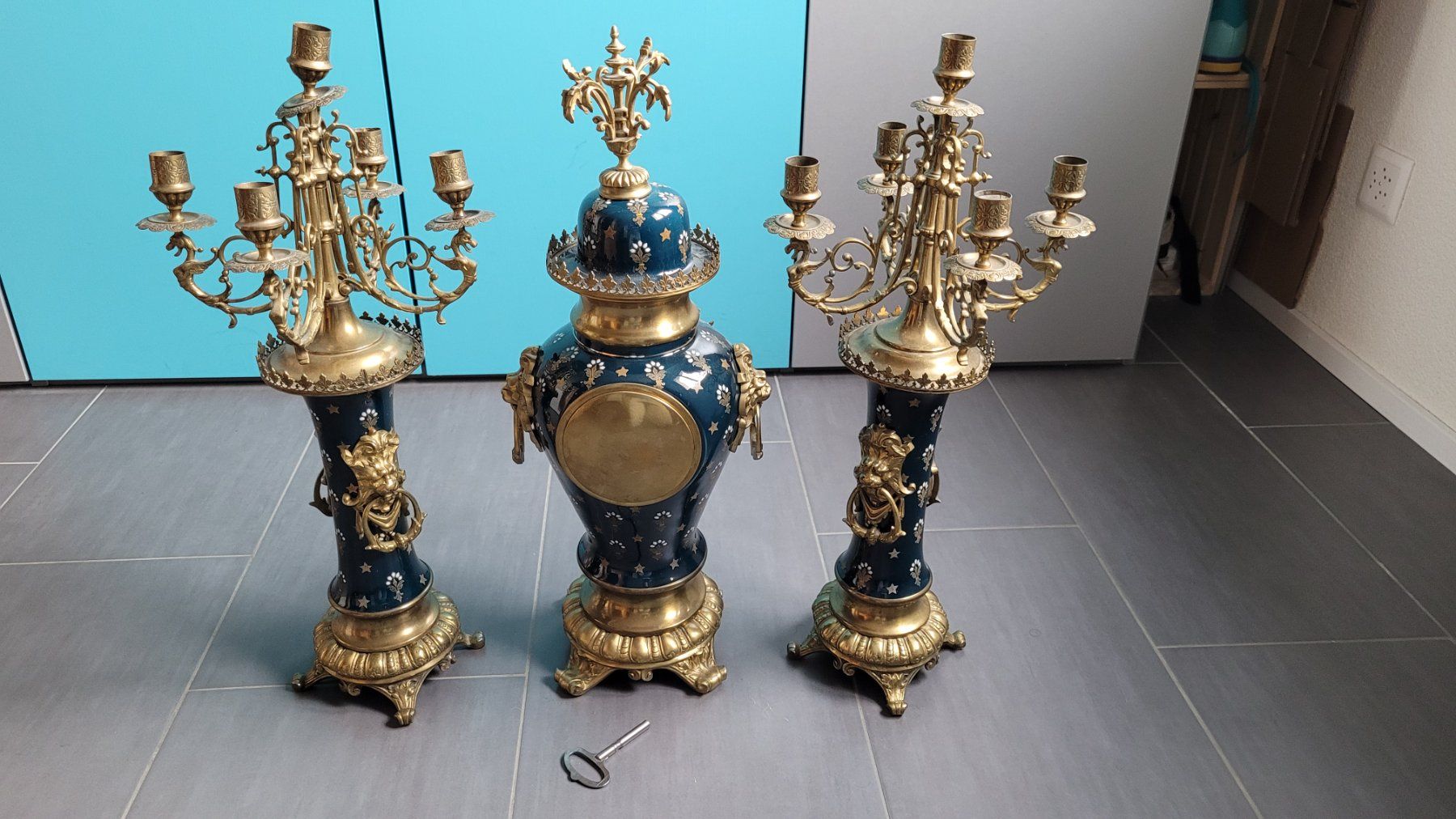 Orologi da terra & Orologi da parete: Kaminuhr mit Kerzenhaltern – Usato da Derendingen venduto da BAK01 1