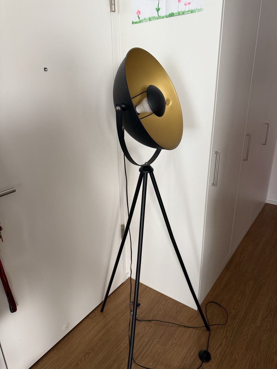 Lampade: Stehlampe Metall schwarz/gold – Usato da Luzern venduto da malvin-shop 1
