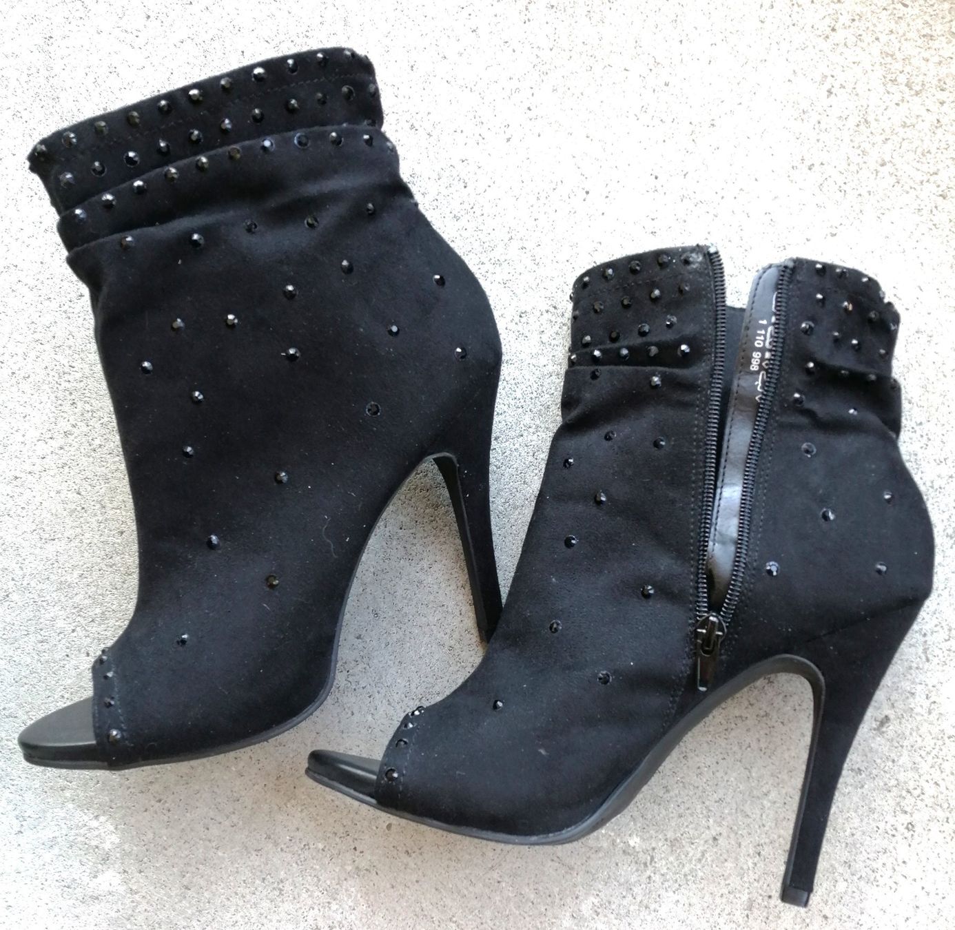 Scarpe da donna: Stiefeletten mit Steinen, schwarz, Grösse 39 – Usato da Schaffhausen venduto da Domifran 1