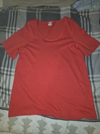 Rotes T-Shirt, Grösse 46, gut erhalten - Sommerlook!