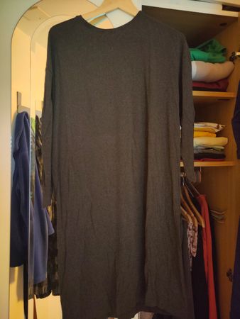 Dunkelgraues Kleid, Grösse M