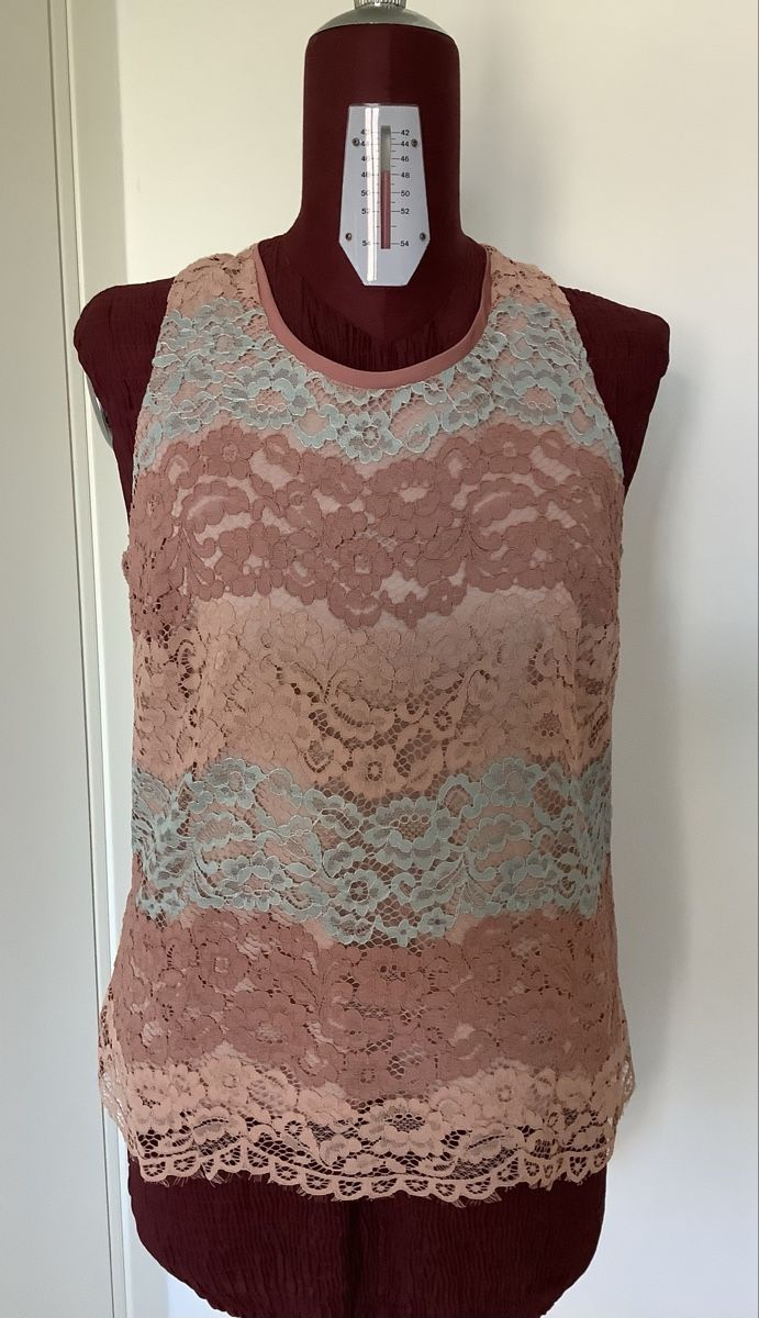 Sisley Top: Top ricamato Sisley – Usato da Magadino venduto da ber_6kbt