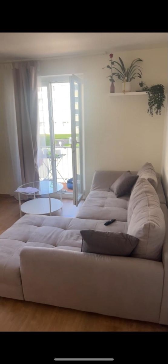 Conforama Divani: Divano angolare grigio con cuscini – Usato da Dübendorf venduto da ang_cpg2