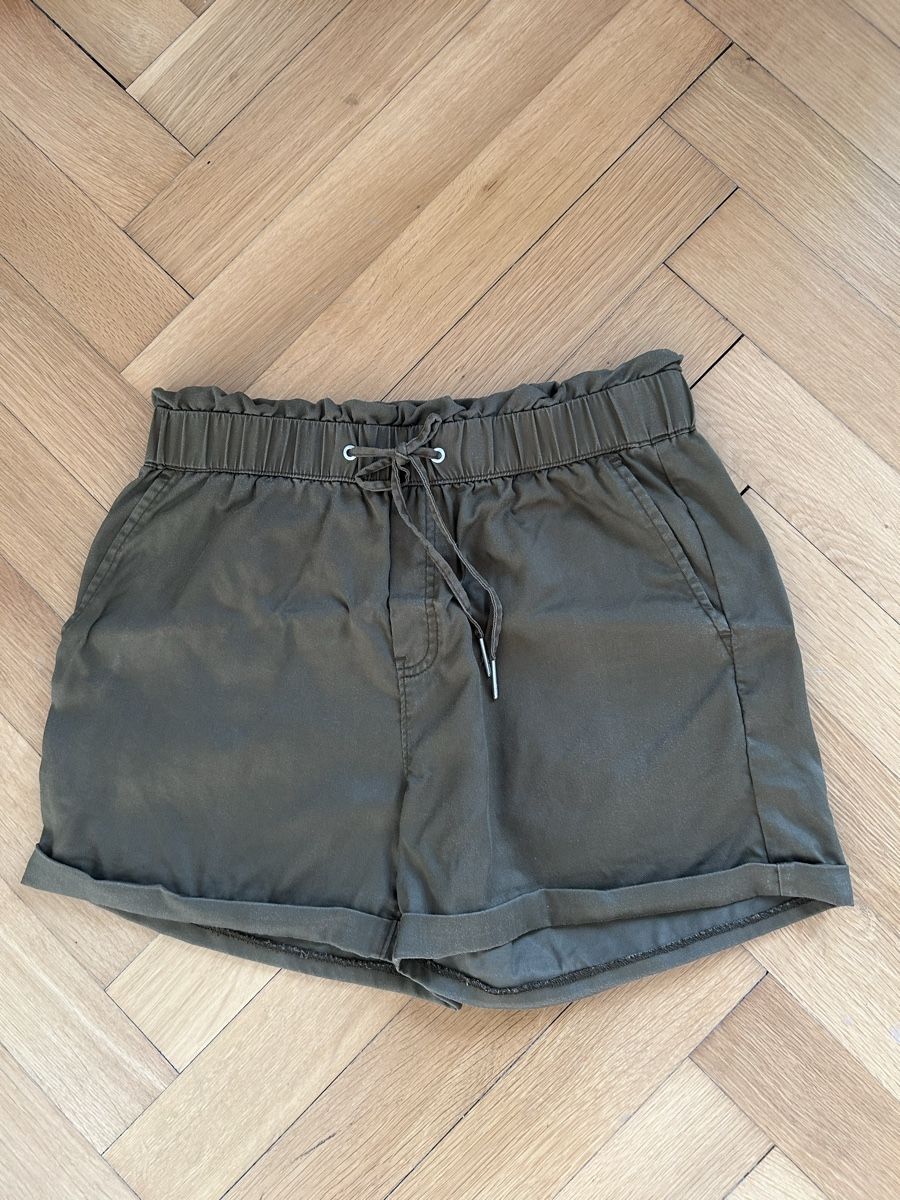 Esprit Hosen: Shorts Esprit (38) oliv – Gebraucht aus Basel von stb_27