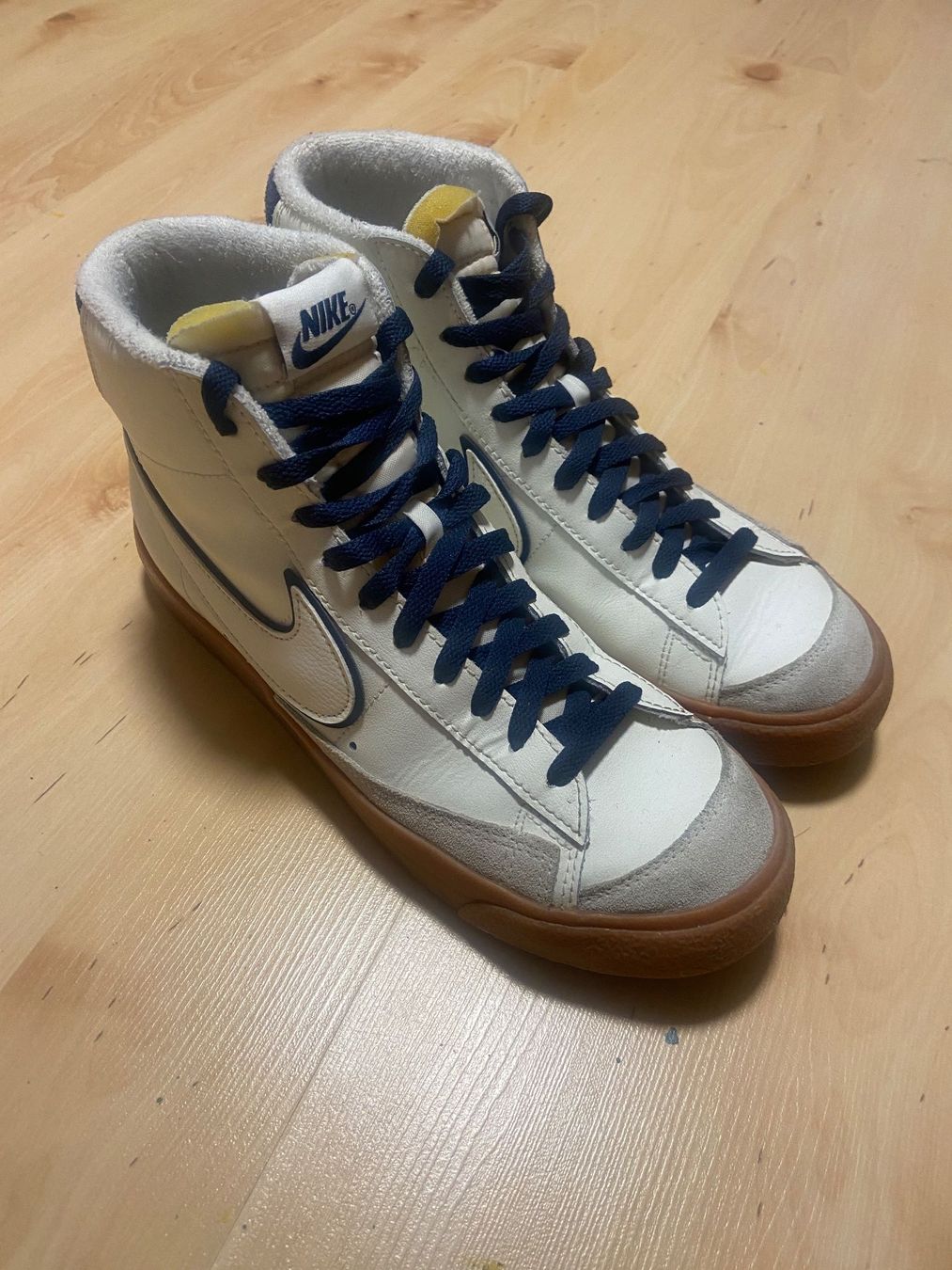 Nike Scarpe da uomo: Nike Blazer weiss / dunkelblau – Usato da Basel venduto da timothiisi 1