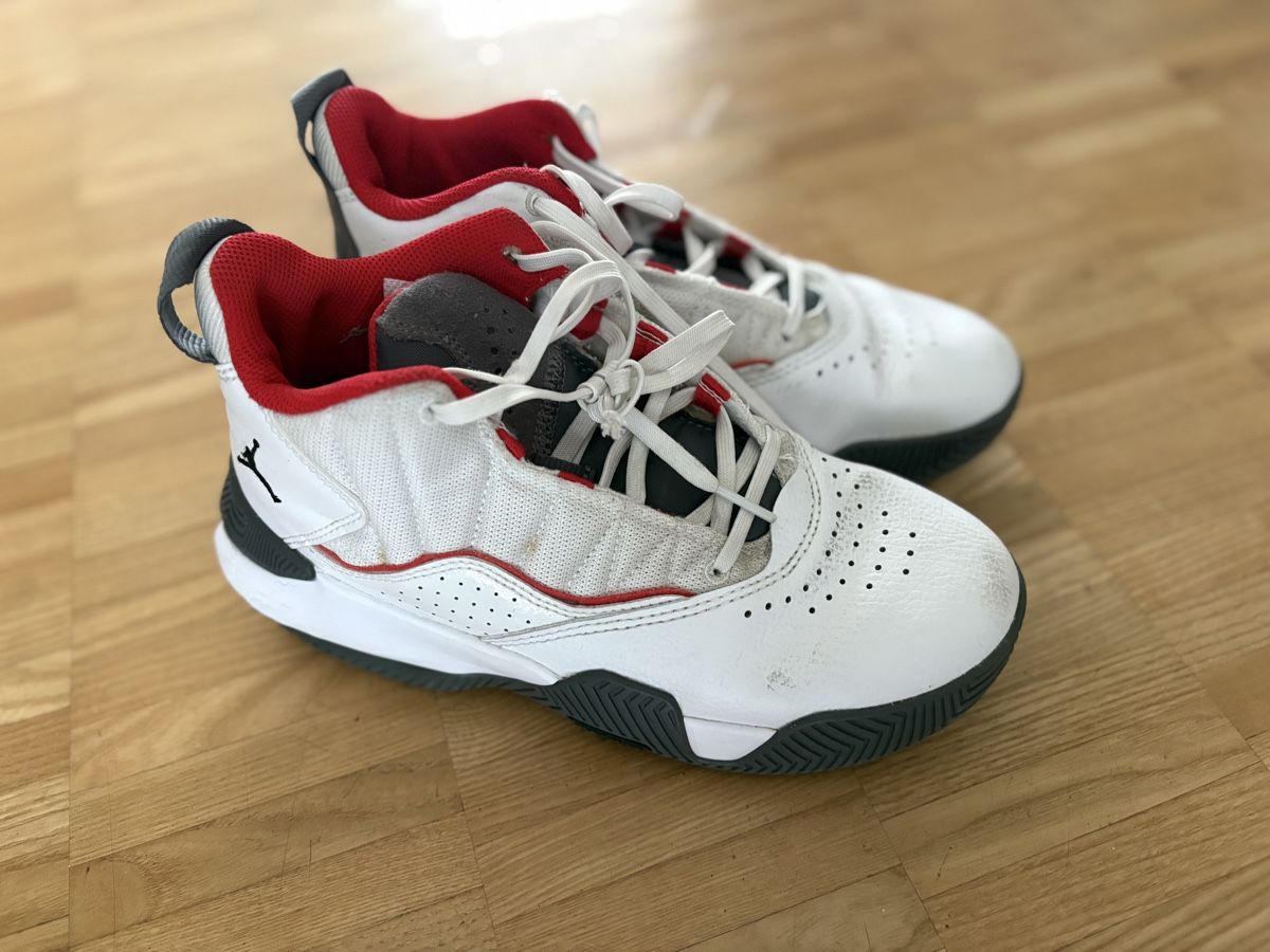 Jordan Scarpe per ragazzi: Jordans – Usato da Jona venduto da Glow24