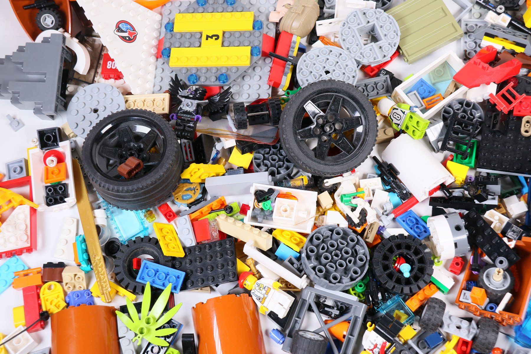 Lego Kit di costruzioni: 1.5 kg. Legoteile mit Minifiguren – Usato da Hettlingen venduto da Scholi99 2