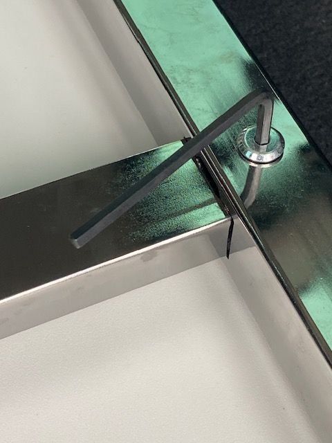 Ikea Tavoli: Tisch weiss mit Chrombeinen zerlegbar – Usato da Unterengstringen venduto da orpheo13 4