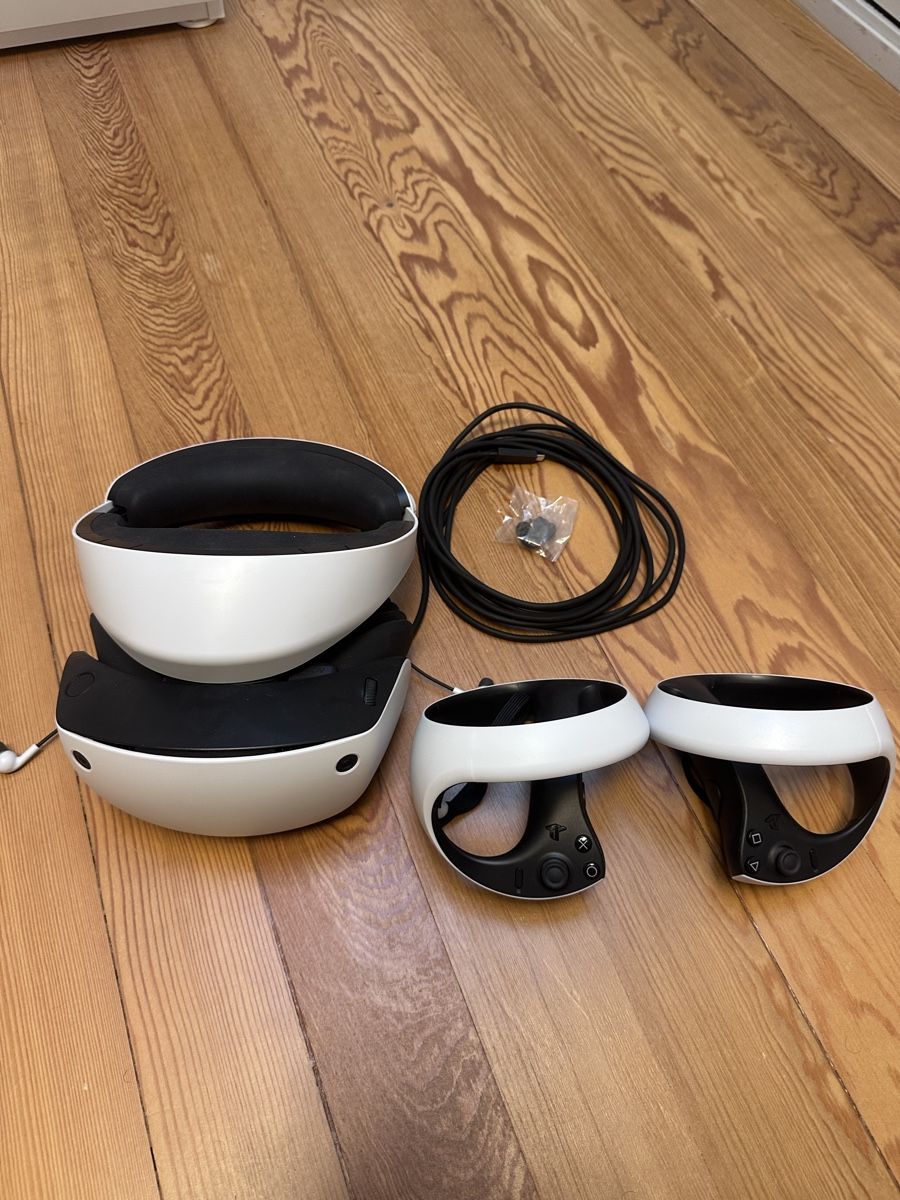Sony Casco VR: Sony PlayStation VR2 Headset mit Ladestation gebraucht – Usato da Vessy venduto da lio_v8zn