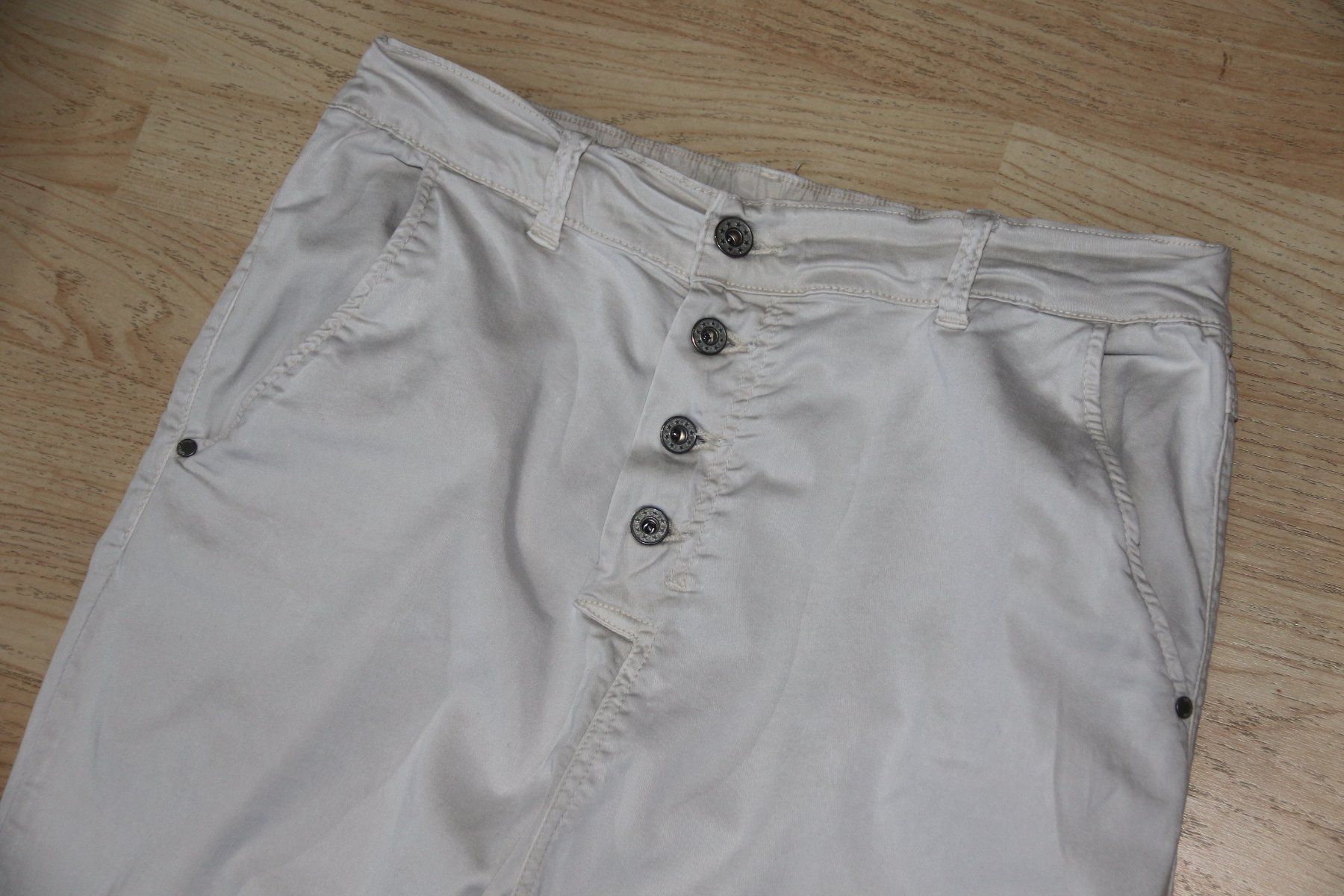 Pantaloni: Coole Sommerhose Gr.M – Usato da Oberwil-Lieli venduto da Svetlana28 2