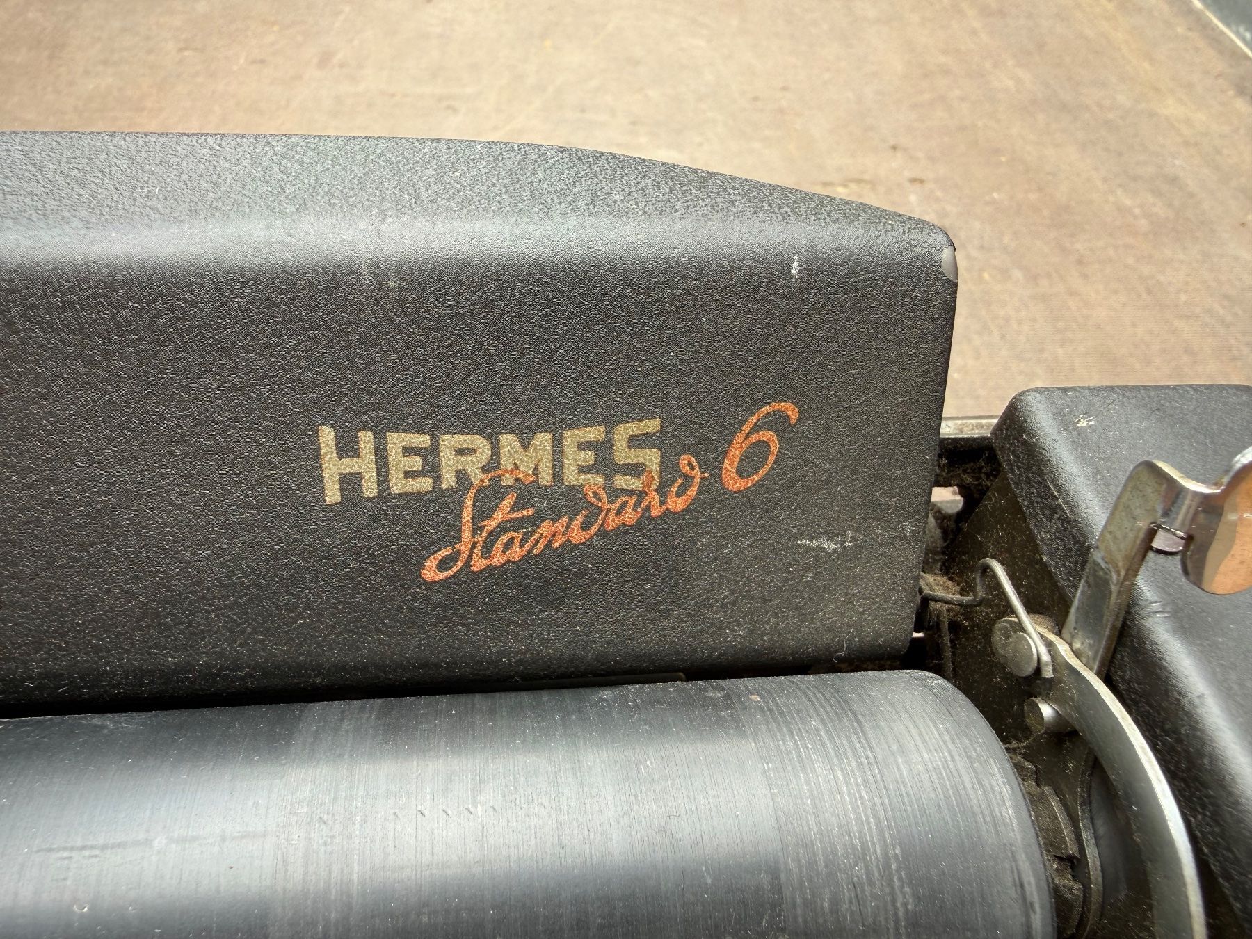 Hermès Macchine da scrivere: Schreibmaschine ANTIK Hermes 6 Standard – Usato da Beinwil am See venduto da Msunneschin 1